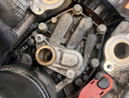 Engine timing and internal components during engine rebuild