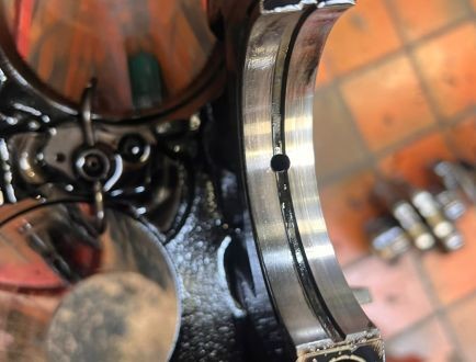 Engine pistons and crankshaft components during engine rebuild